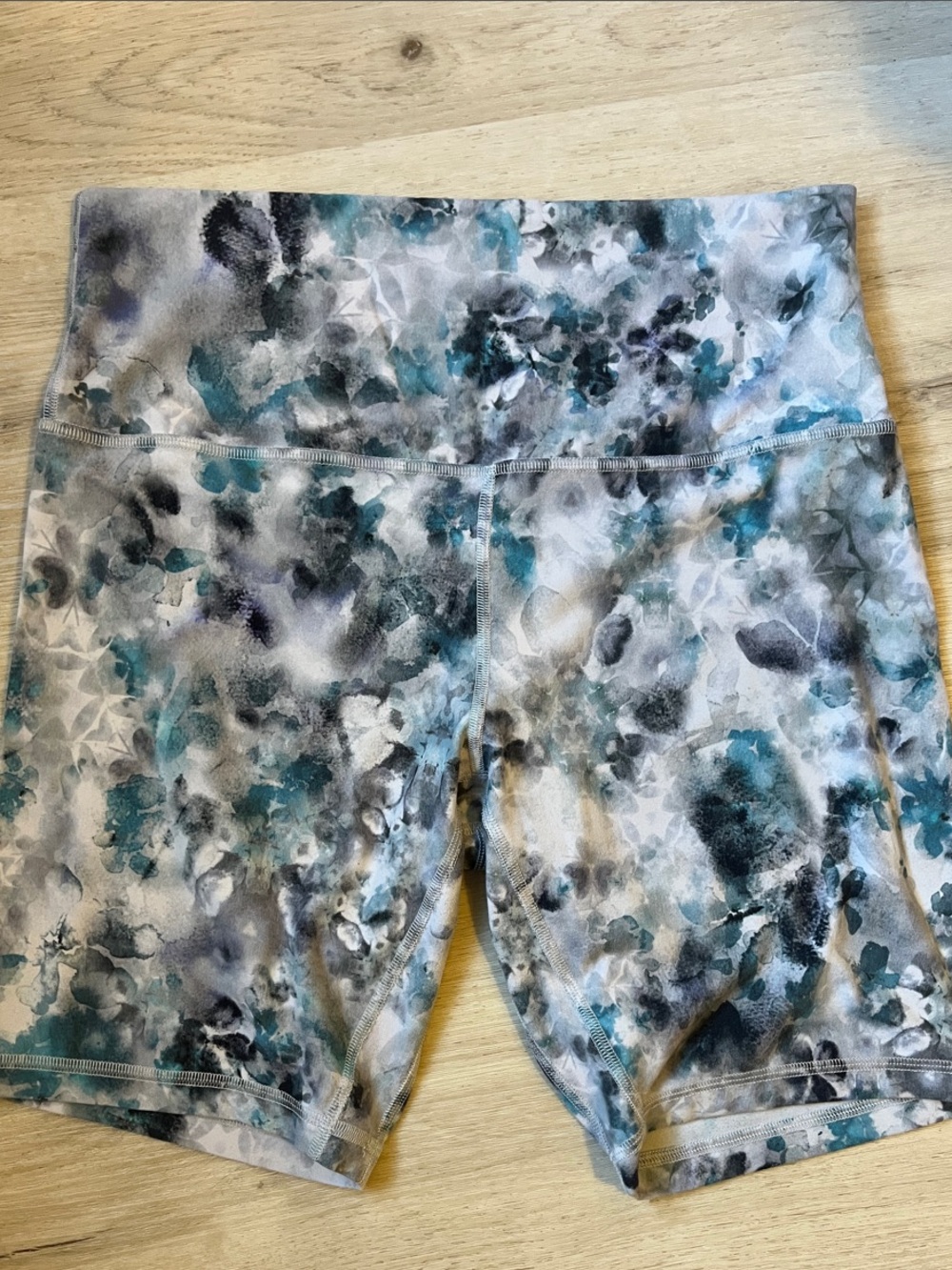 lululemon athletica Teal & Gray Watercolor Floral Bike Shorts